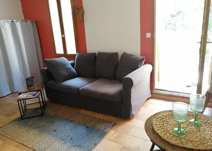 Au Sein D'un Mas En Camargue 보베르