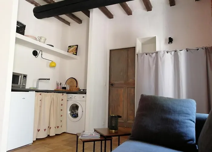 Au Sein D'un Mas En Camargue 보베르