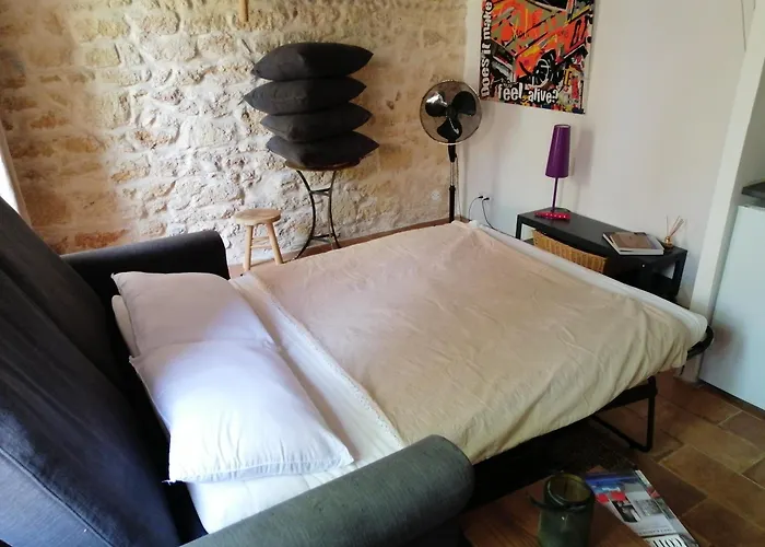 Au Sein D'un Mas En Camargue 보베르